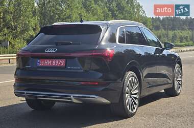 Внедорожник / Кроссовер Audi e-tron 2021 в 