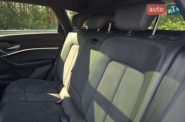Внедорожник / Кроссовер Audi e-tron 2021 в 