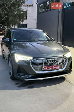 Позашляховик / Кросовер Audi e-tron 2022 в 