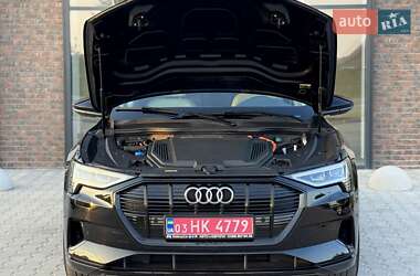 Внедорожник / Кроссовер Audi e-tron 2021 в 