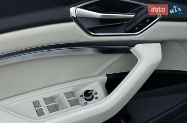 Внедорожник / Кроссовер Audi e-tron 2021 в 