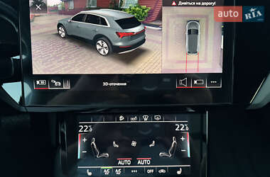Внедорожник / Кроссовер Audi e-tron 2020 в 