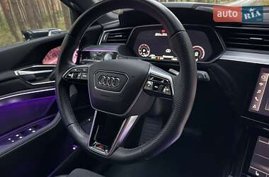 Позашляховик / Кросовер Audi e-tron 2022 в 