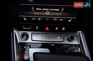 Позашляховик / Кросовер Audi e-tron 2022 в 
