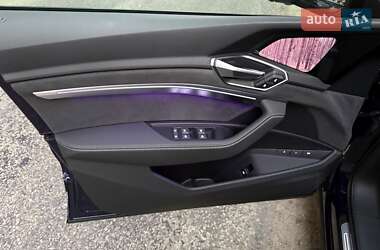 Позашляховик / Кросовер Audi e-tron 2022 в 