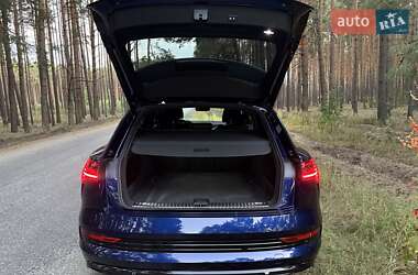 Позашляховик / Кросовер Audi e-tron 2022 в 