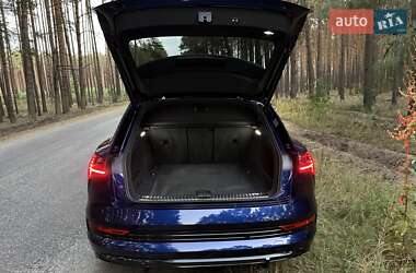 Позашляховик / Кросовер Audi e-tron 2022 в 