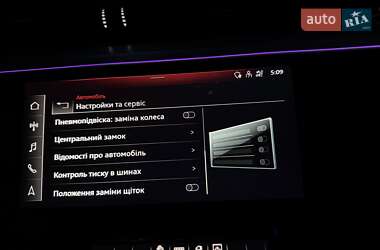 Позашляховик / Кросовер Audi e-tron 2022 в 