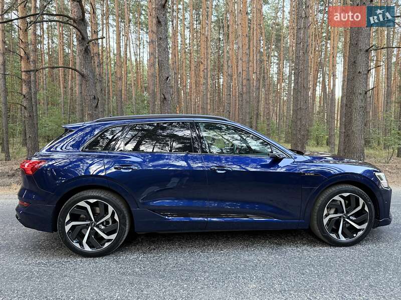 Внедорожник / Кроссовер Audi e-tron 2022 в Киеве