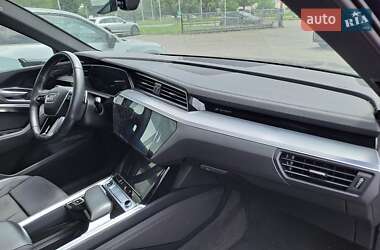 Позашляховик / Кросовер Audi e-tron 2022 в 