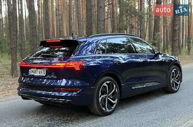 Позашляховик / Кросовер Audi e-tron 2022 в 