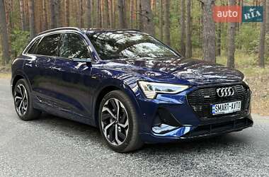 Позашляховик / Кросовер Audi e-tron 2022 в 