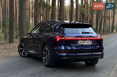 Позашляховик / Кросовер Audi e-tron 2022 в 