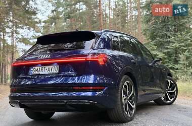 Позашляховик / Кросовер Audi e-tron 2022 в 
