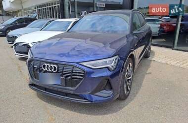 Позашляховик / Кросовер Audi e-tron 2022 в 