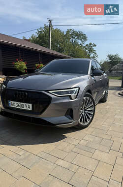 Позашляховик / Кросовер Audi e-tron 2019 в 