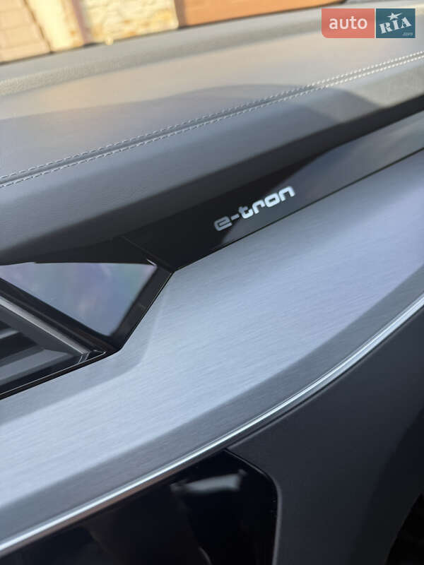 Позашляховик / Кросовер Audi e-tron 2019 в Виноградові