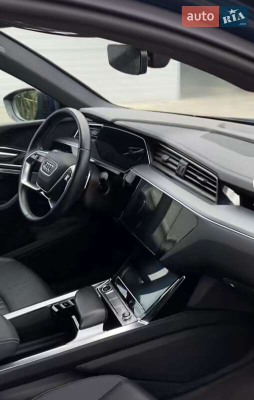 Позашляховик / Кросовер Audi e-tron 2021 в Чернівцях