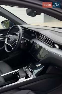 Внедорожник / Кроссовер Audi e-tron 2021 в 