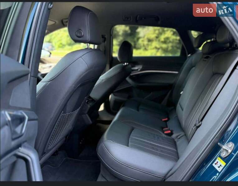 Позашляховик / Кросовер Audi e-tron 2021 в Чернівцях