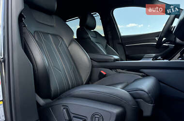 Внедорожник / Кроссовер Audi e-tron 2022 в 