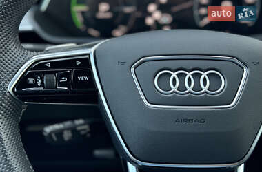 Внедорожник / Кроссовер Audi e-tron 2022 в 