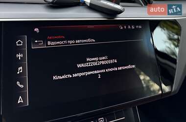 Позашляховик / Кросовер Audi e-tron 2022 в 