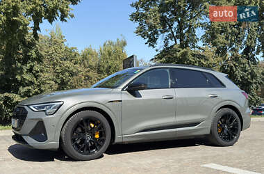 Внедорожник / Кроссовер Audi e-tron 2023 в 