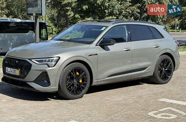 Внедорожник / Кроссовер Audi e-tron 2023 в 