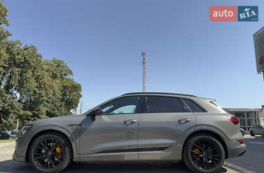 Внедорожник / Кроссовер Audi e-tron 2023 в 