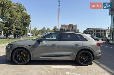 Внедорожник / Кроссовер Audi e-tron 2023 в 