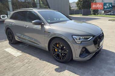 Внедорожник / Кроссовер Audi e-tron 2023 в 