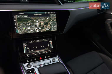 Внедорожник / Кроссовер Audi e-tron 2023 в 