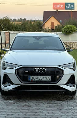 Позашляховик / Кросовер Audi e-tron 2021 в Волочиську