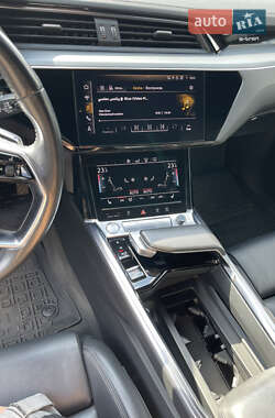 Позашляховик / Кросовер Audi e-tron 2019 в 