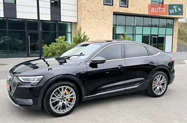 Внедорожник / Кроссовер Audi e-tron 2023 в 