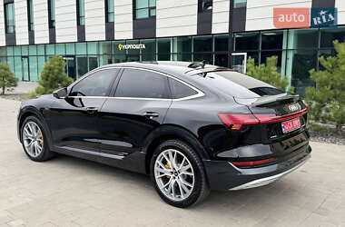Внедорожник / Кроссовер Audi e-tron 2023 в 