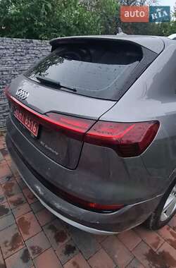 Внедорожник / Кроссовер Audi e-tron 2019 в 