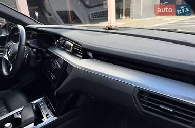Позашляховик / Кросовер Audi e-tron 2021 в 