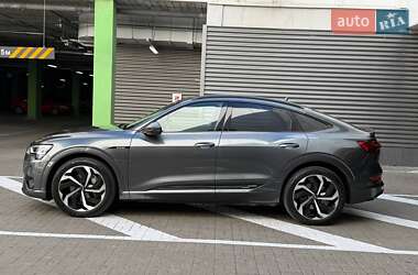 Позашляховик / Кросовер Audi e-tron 2021 в 
