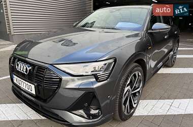 Позашляховик / Кросовер Audi e-tron 2021 в 