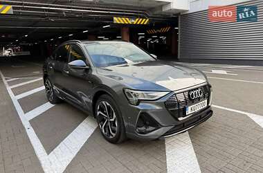 Позашляховик / Кросовер Audi e-tron 2021 в 