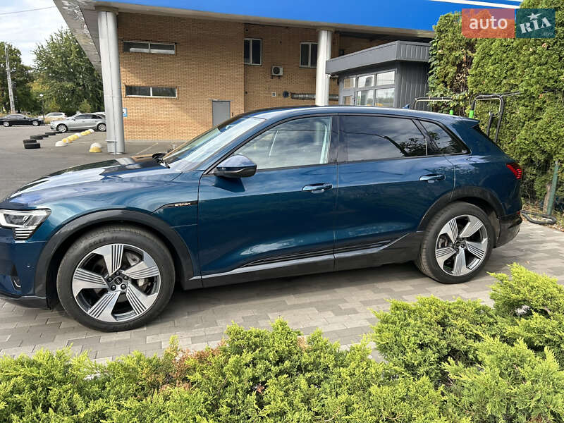 Позашляховик / Кросовер Audi e-tron 2022 в Києві