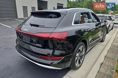 Внедорожник / Кроссовер Audi e-tron 2022 в 