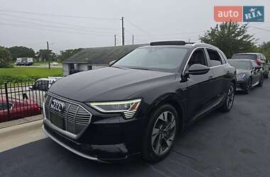 Внедорожник / Кроссовер Audi e-tron 2022 в 