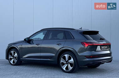 Позашляховик / Кросовер Audi e-tron 2021 в 