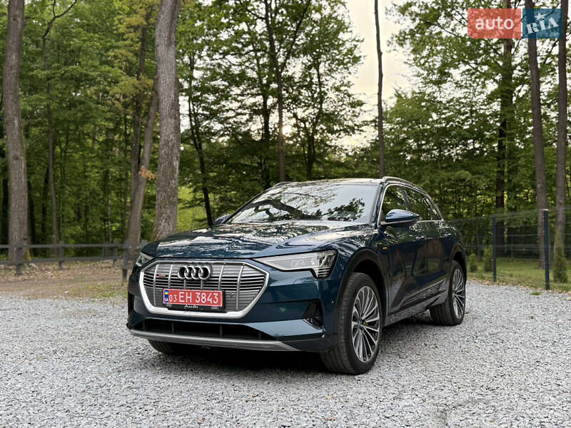 Позашляховик / Кросовер Audi e-tron 2019 в 