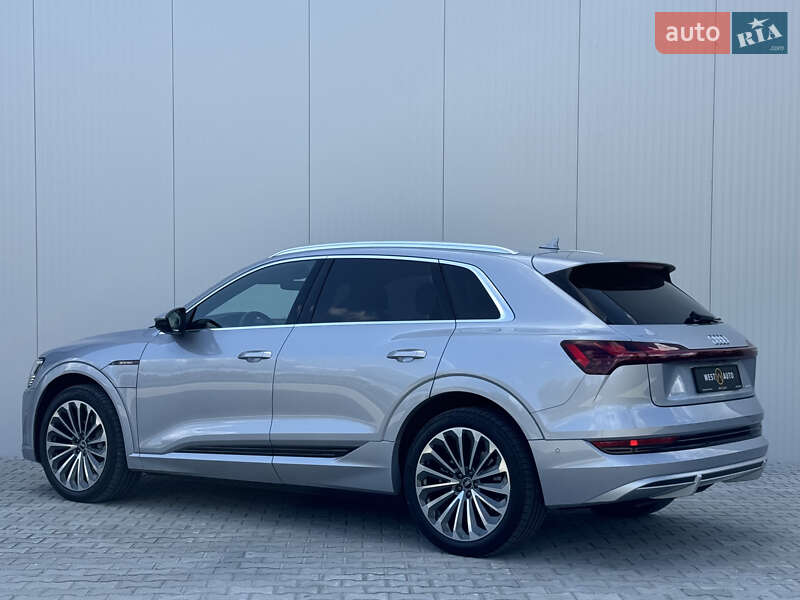Позашляховик / Кросовер Audi e-tron 2021 в Мукачевому