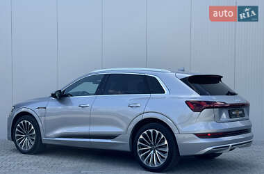 Внедорожник / Кроссовер Audi e-tron 2021 в 