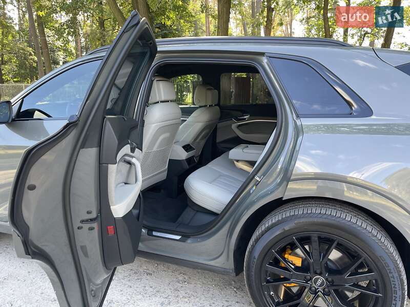 Внедорожник / Кроссовер Audi e-tron 2022 в Киеве